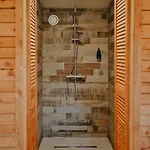 Chestnut - Yurt * 斯拉尼