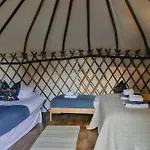 Chestnut - Yurt * 斯拉尼