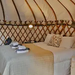 Chestnut - Yurt 斯拉尼