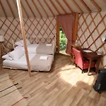 Chestnut - Yurt 斯拉尼