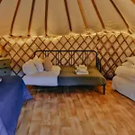 Chestnut - Yurt 斯拉尼