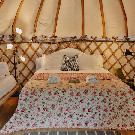 Дом отдыха Chestnut - Yurt Слейн