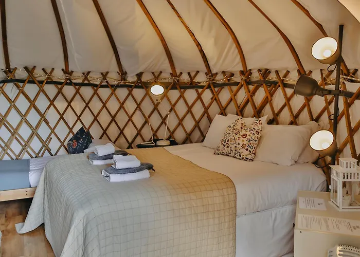 Chestnut - Yurt Слейн