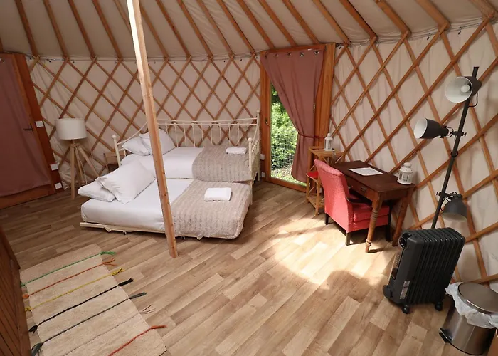 Chestnut - Yurt Слейн